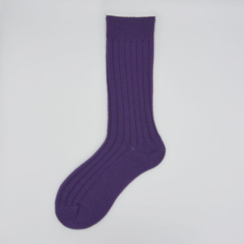 Calza corta in lana vergine a coste...