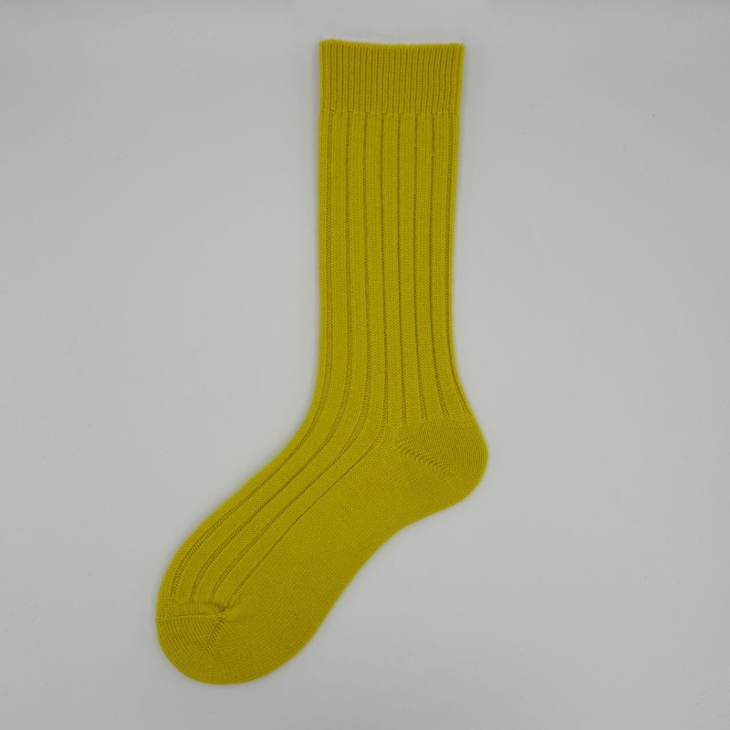 Calza corta in lana vergine a coste...