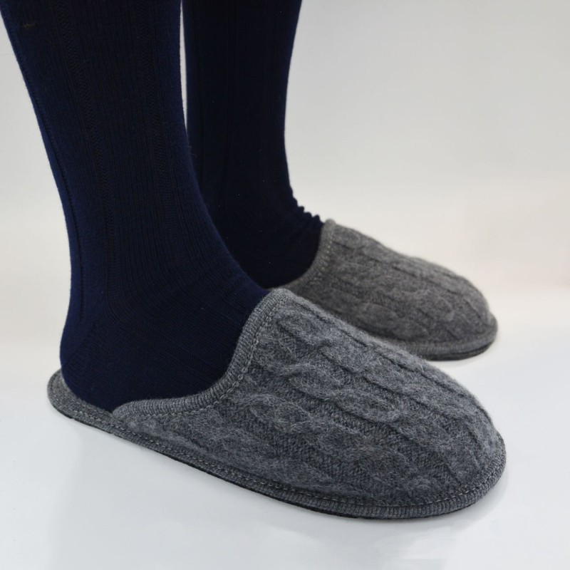 Ciabatta in lana con motivo a treccia...